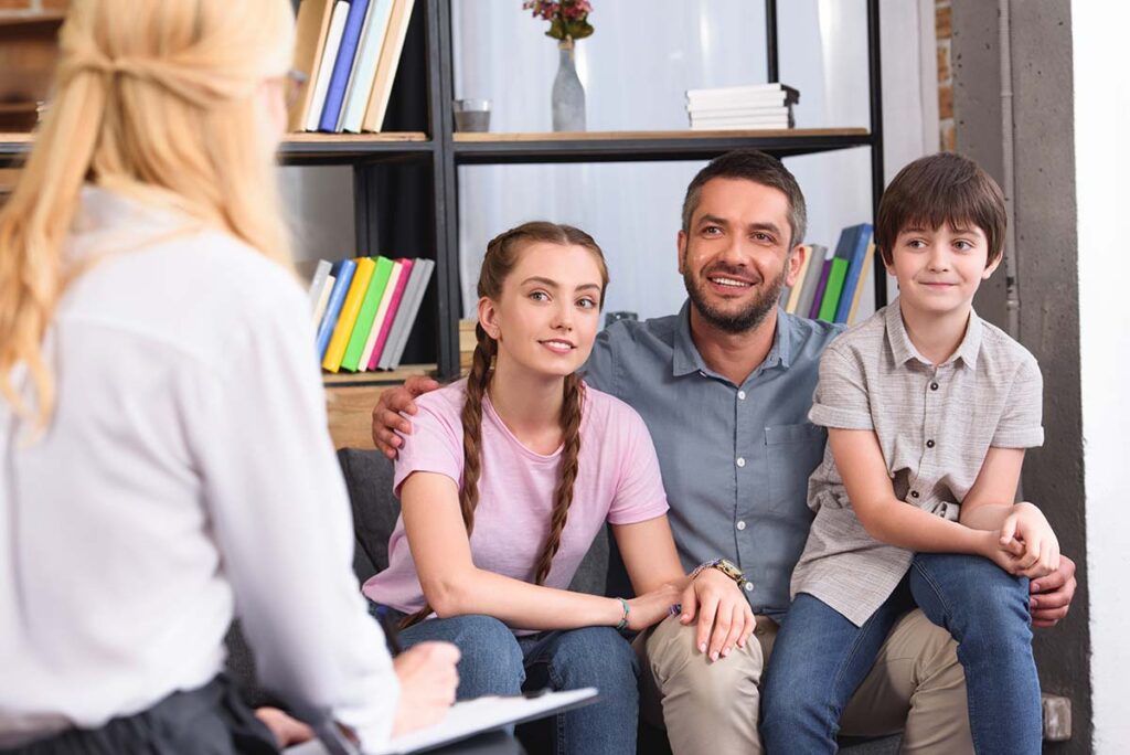 family and therapist talk about the benefits of a family program